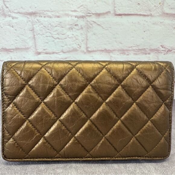 CHANEL Metallic Aged Calfskin Quilted Reissue Yen Wallet Bronze - Picture 3 of 14